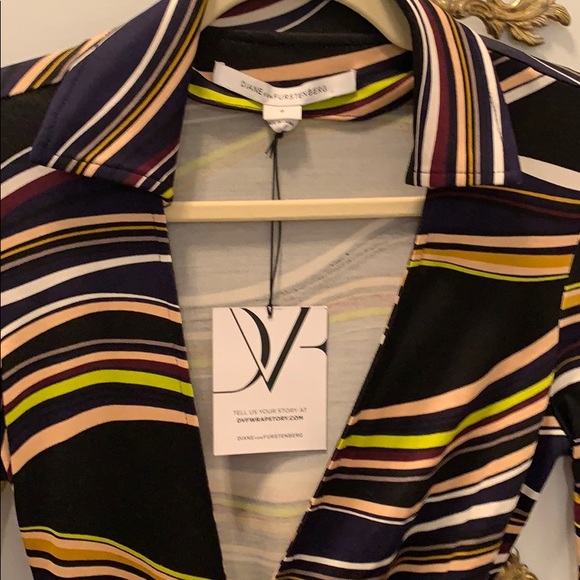 NWT Classic DVF Wrap Dress - Picture 2 of 3